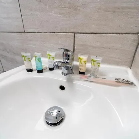 Compact Near The City In Selly Oak *