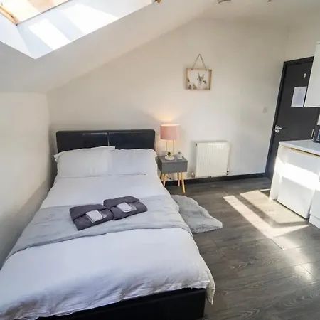Compact Near The City In Selly Oak * Birmingham