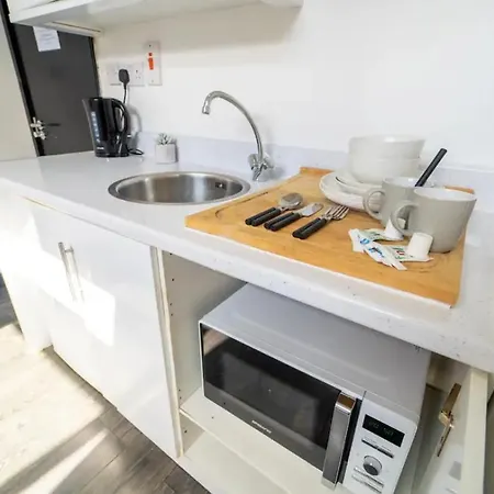 Compact Near The City In Selly Oak Birmingham