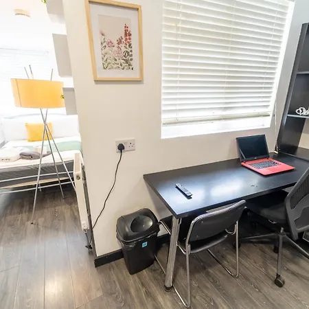 Compact Near The City In Selly Oak * Birmingham