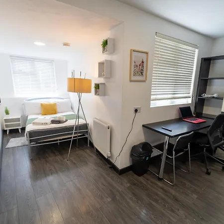 Compact Near The City In Selly Oak * Birmingham