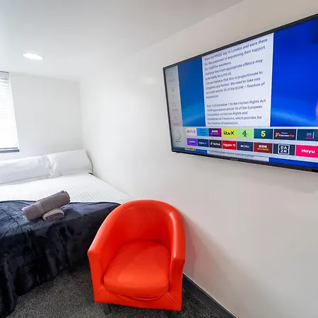 Compact Near The City In Selly Oak Birmingham