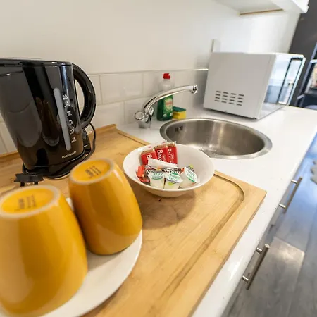 Compact Near The City In Selly Oak Birmingham